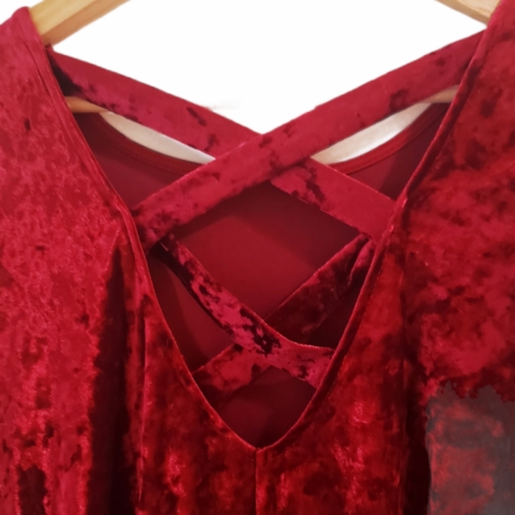 ee:some red velvet dress - size small - Picture 4 of 7